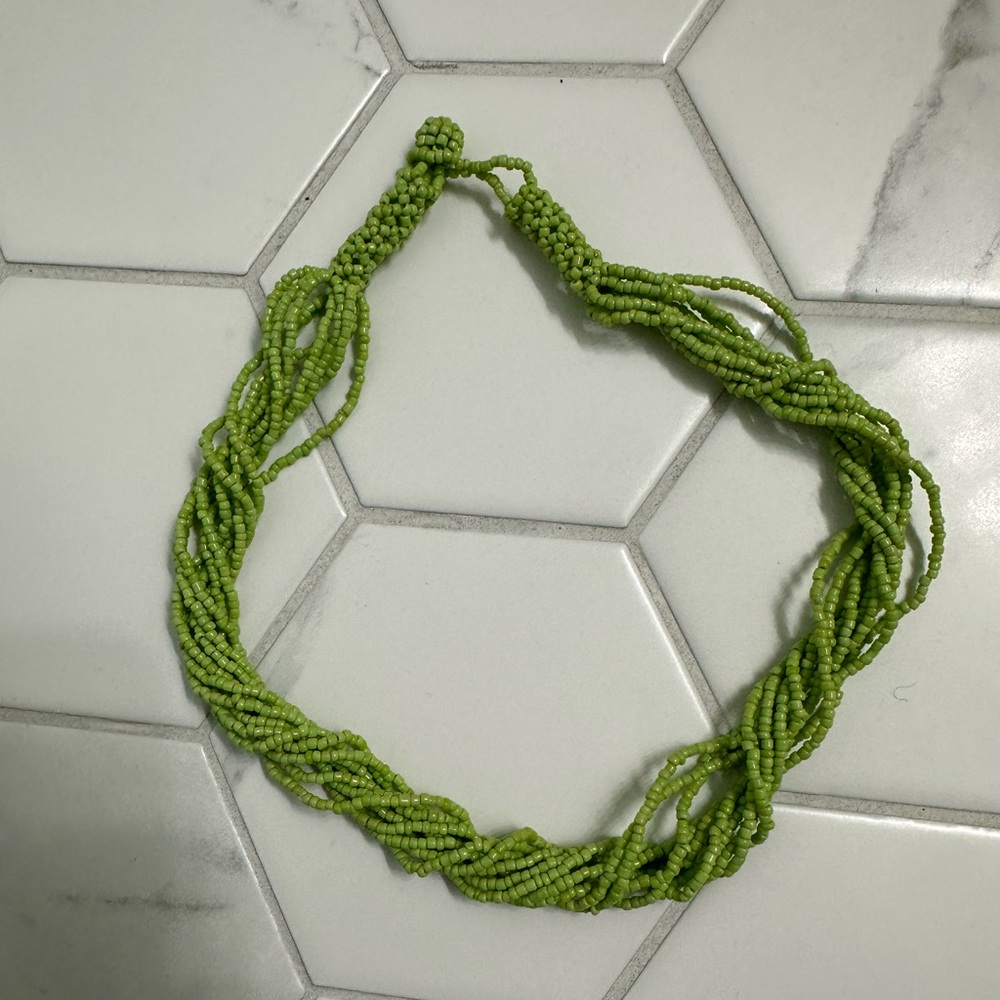 💥 3 for $10 💜 Beaded Green Necklace